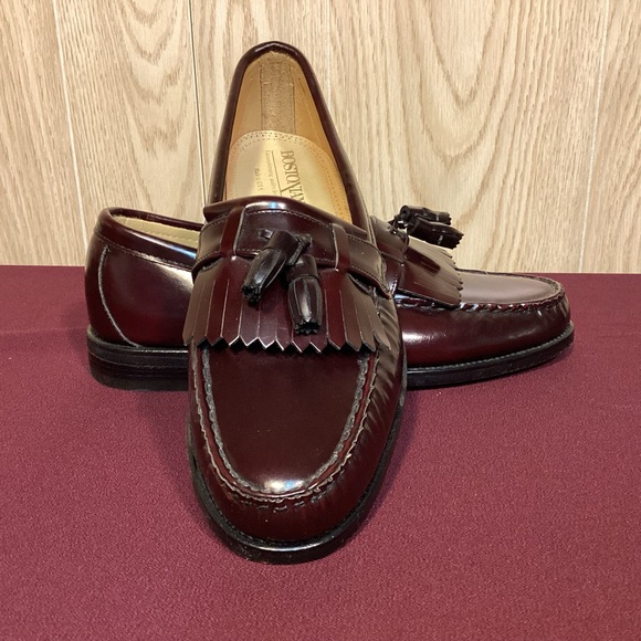Bostonian Shoes Vintage Bostonian Leather Tassel Loafers Made In